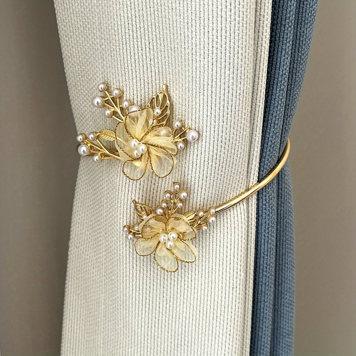 Metal Faux Pearl Curtain Holdback with Three-dimensional Flower Design